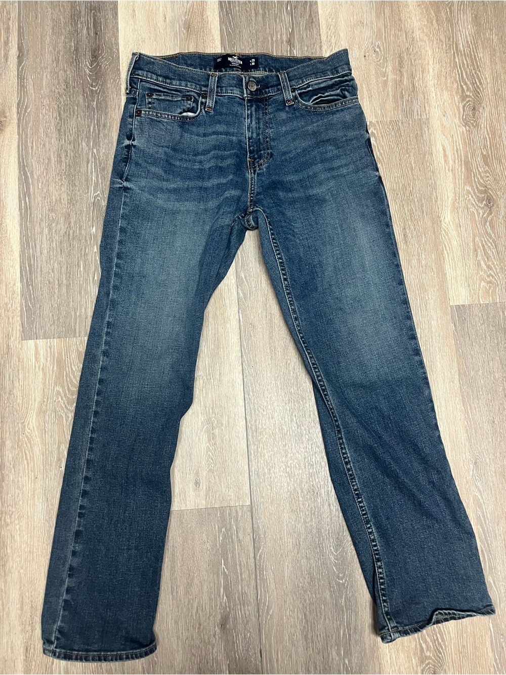 Hollister Men's Straight Jeans in Medium Dark Blue Wash